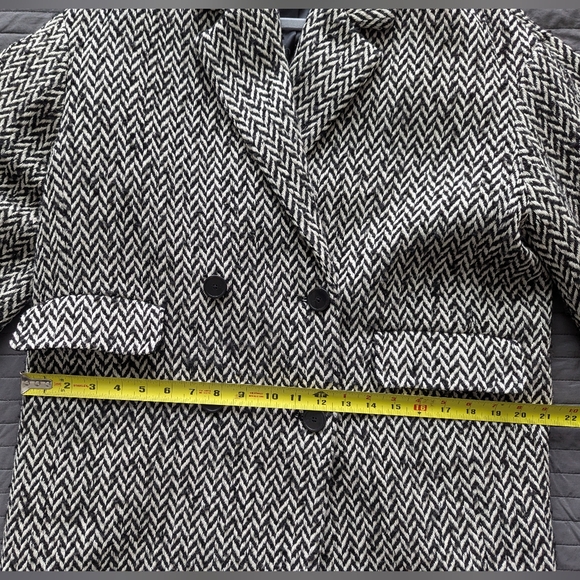 Herringbone Double-breasted Coat - Picture 5 of 10